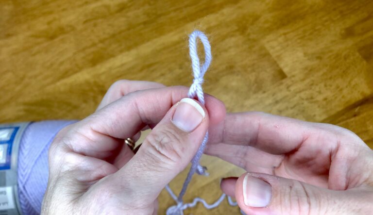How to Tie a perfect Slipknot for any Yarn Project